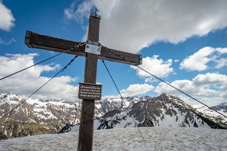 Signaling for Rescue: Tools and Methods to Get Found Fast in Remote Areas