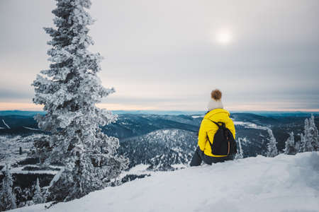Understanding the Core Differences Between Day Hikes and Backpacking Trips