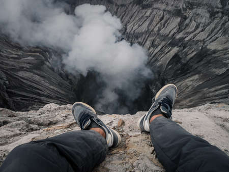 Base Weight Boasting and Gear Talk: Linguistic Rituals Among Ultralight Backpackers