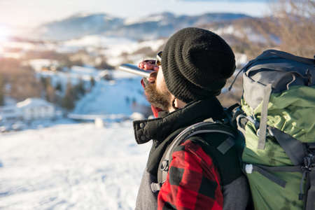 Leave No Trace and Technology: Social Media’s Role in Responsible Hiking