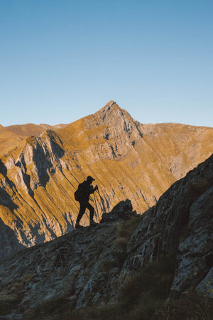Emergency SOS Features in GPS Devices: What Works in Remote US Areas?