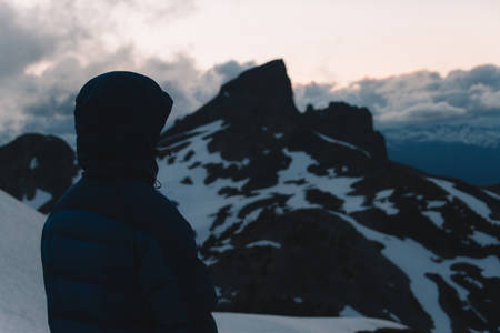 Mental Preparation: The Psychology Behind Going Solo or Hiking in a Group